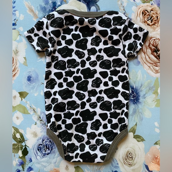 Baby Mode cow print short sleeve onesie - Picture 2 of 3
